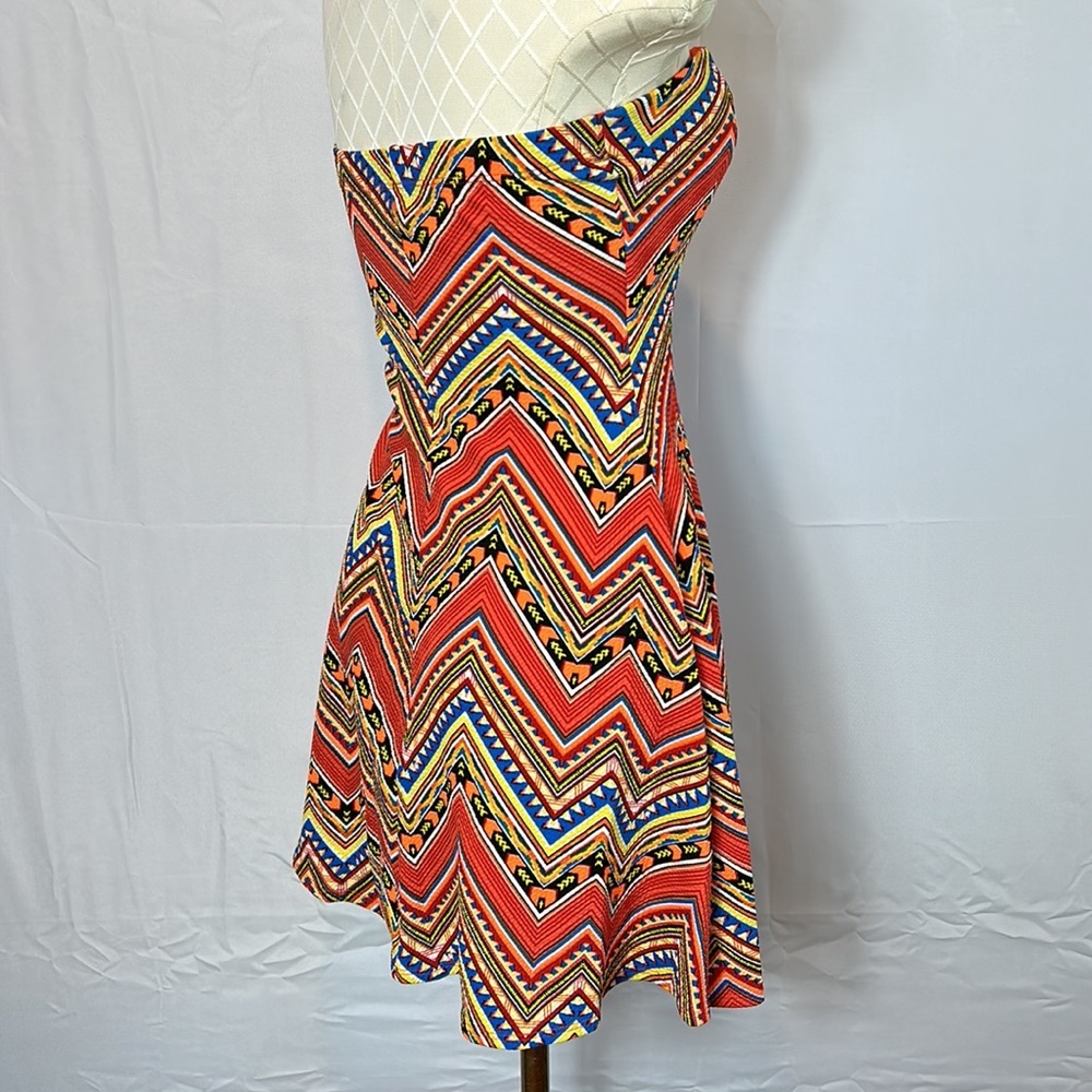 Bella D Sleeveless Dress Size Medium Padded Breast area Orange Chevron Design - Picture 2 of 8